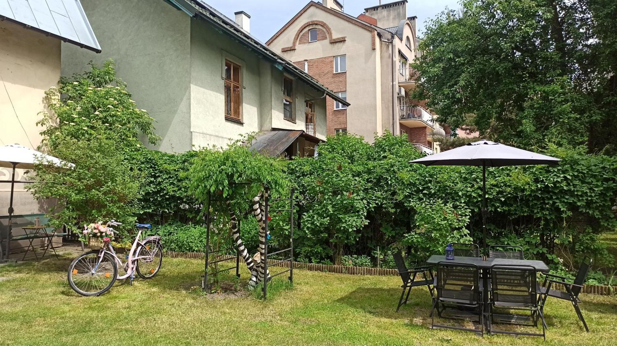 Hostal Retro & Garden