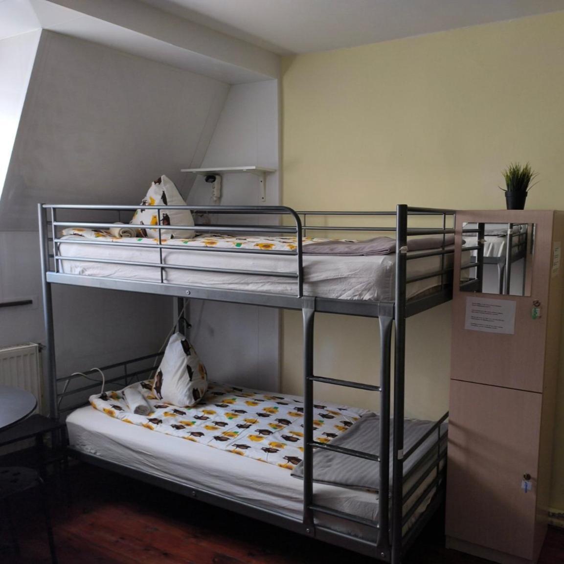Retro & Garden Hostal