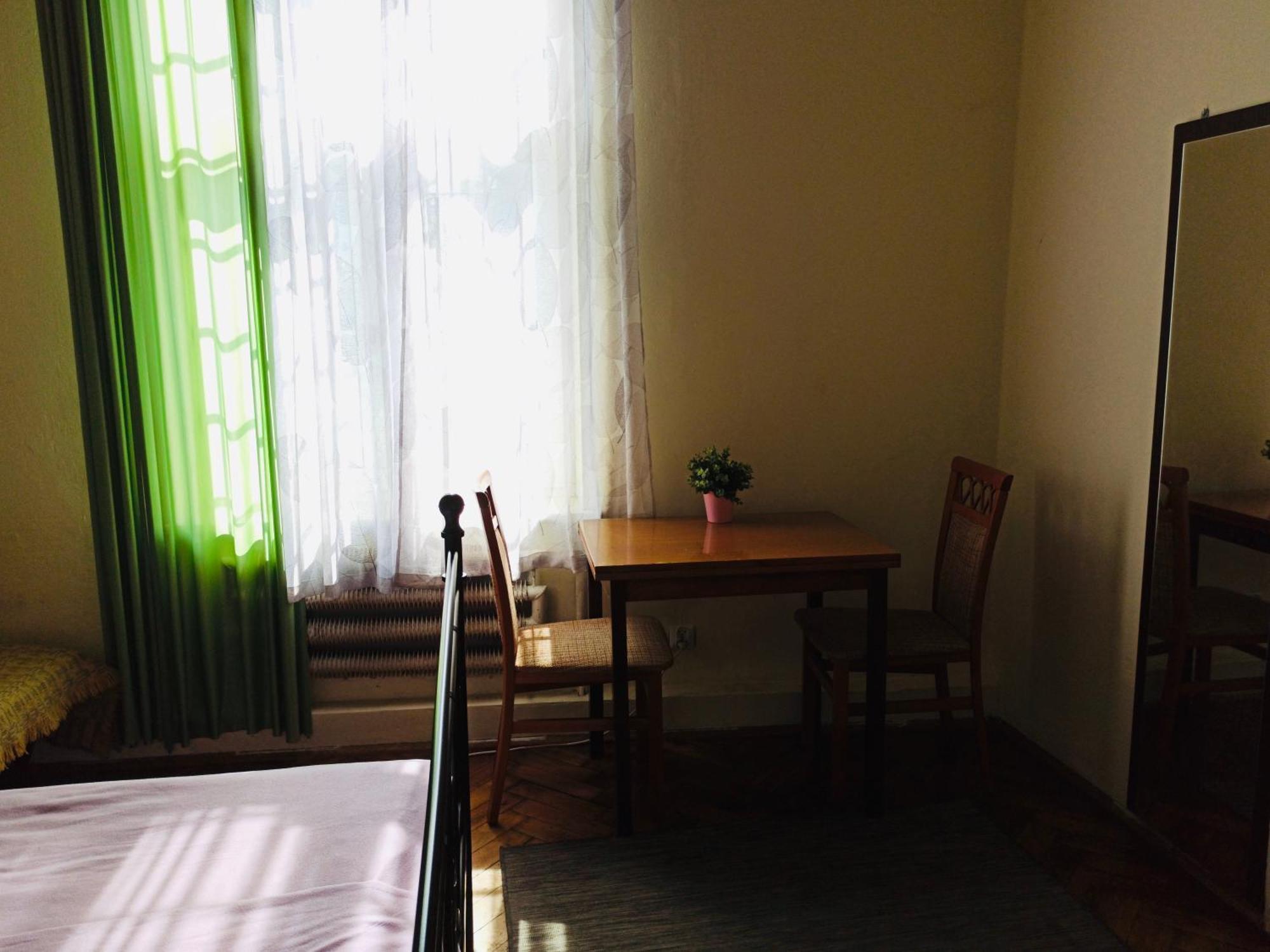 Retro & Garden Hostel *